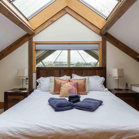 Villa Otters Holt à Somerford Keynes Extérieur photo