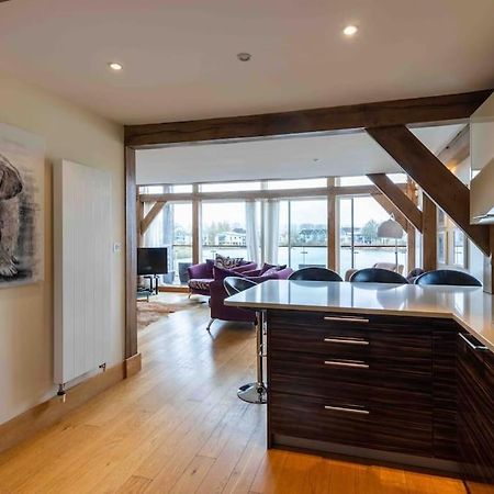 Villa Otters Holt à Somerford Keynes Extérieur photo