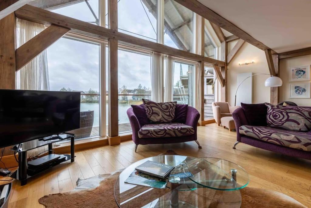 Villa Otters Holt à Somerford Keynes Extérieur photo