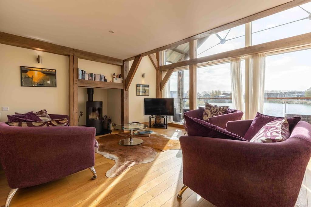 Villa Otters Holt à Somerford Keynes Extérieur photo