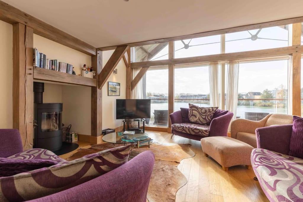 Villa Otters Holt à Somerford Keynes Extérieur photo