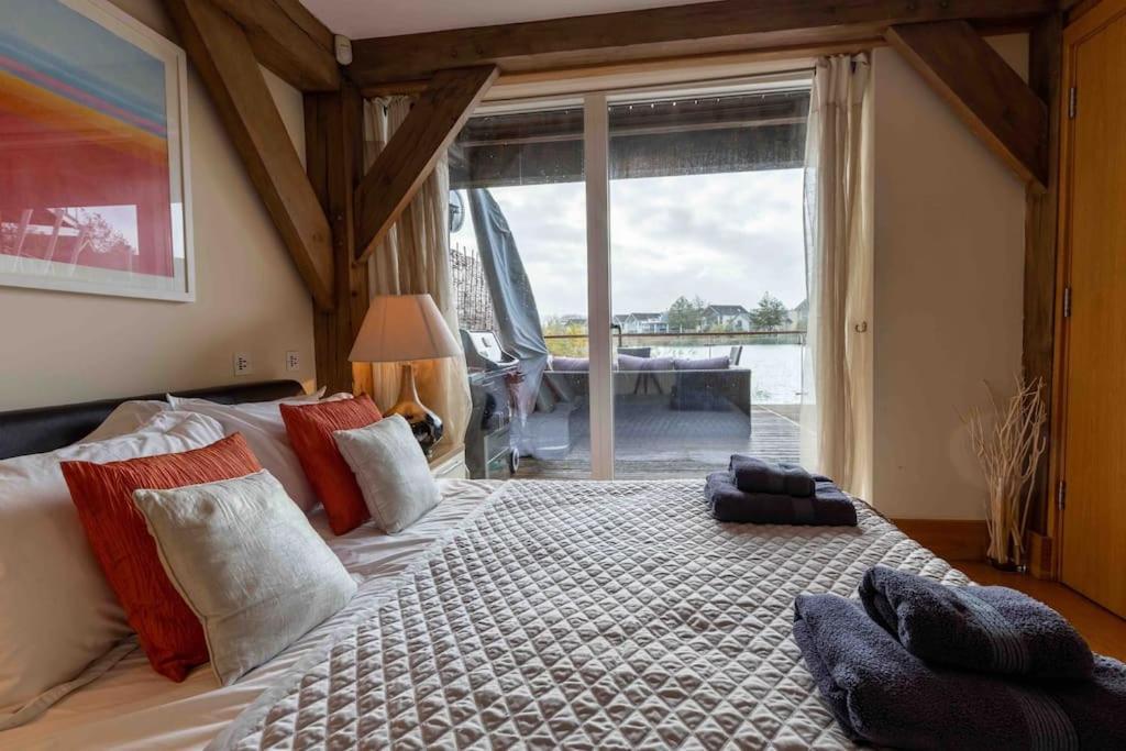 Villa Otters Holt à Somerford Keynes Extérieur photo