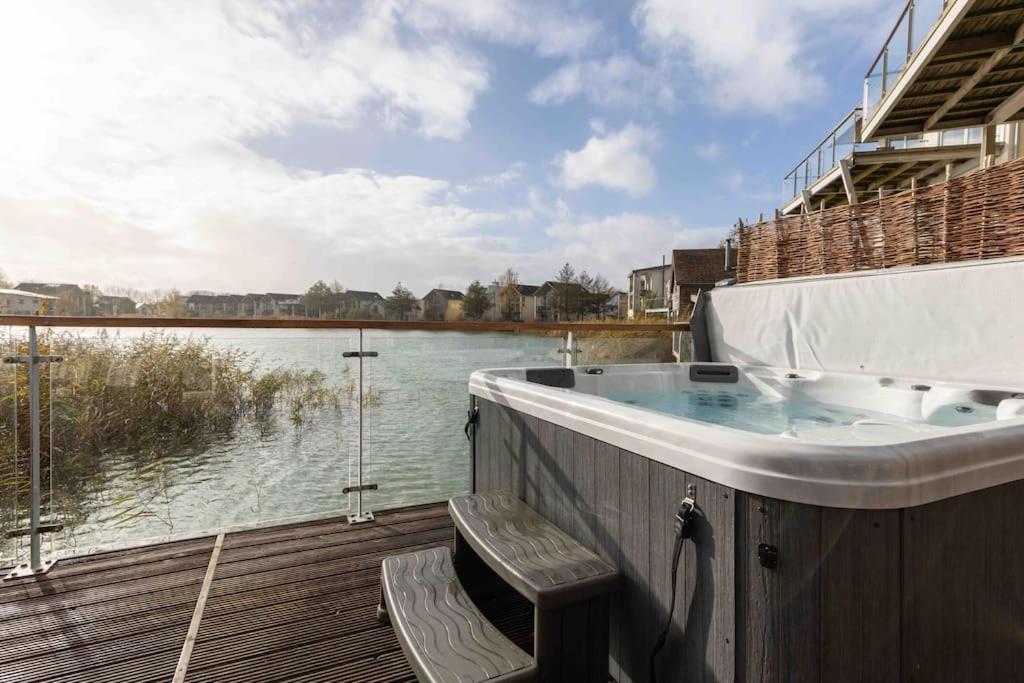 Villa Otters Holt à Somerford Keynes Extérieur photo
